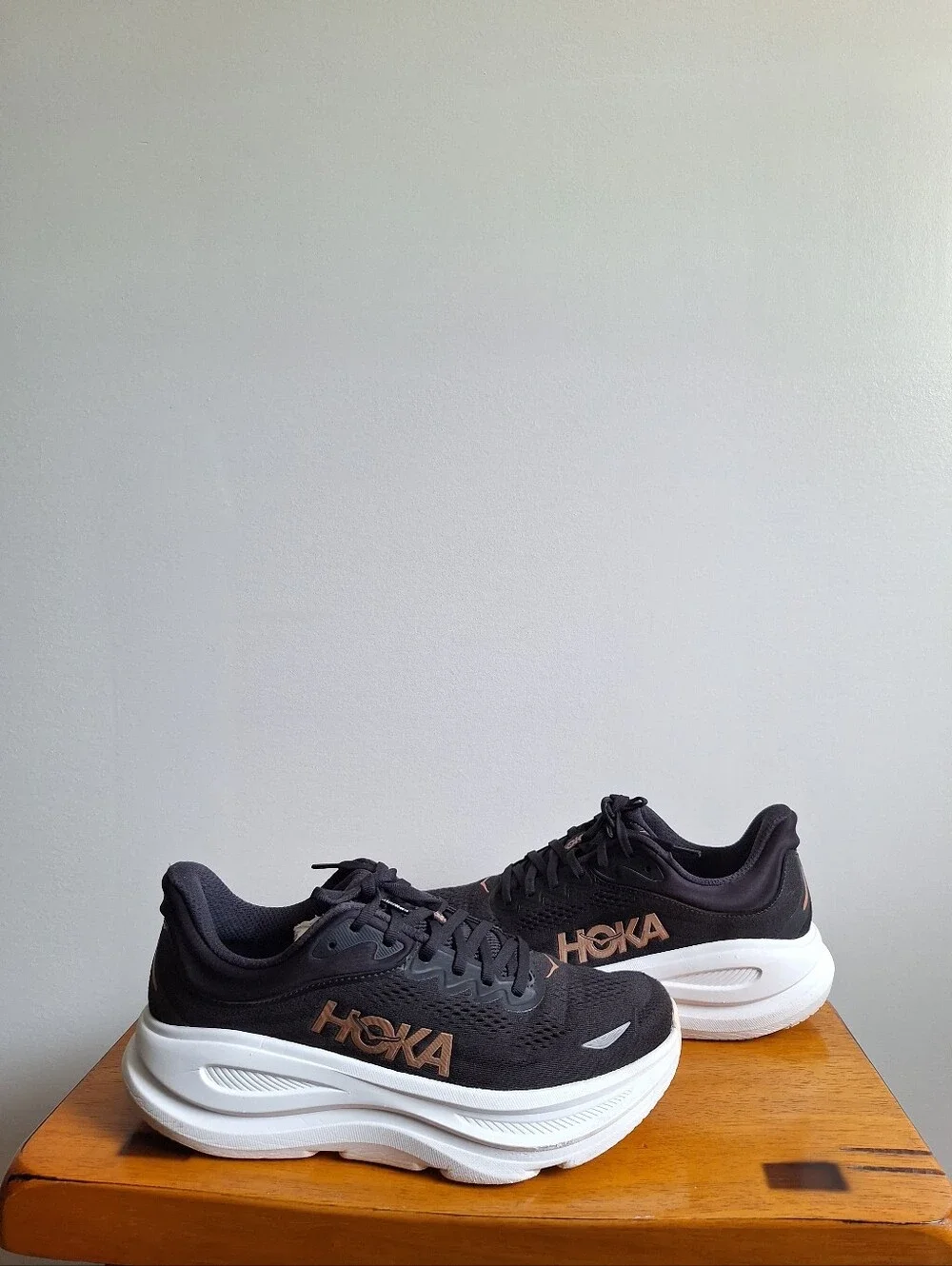 Hoka  Bondi 9 Women's  Black/Rose Size  9B